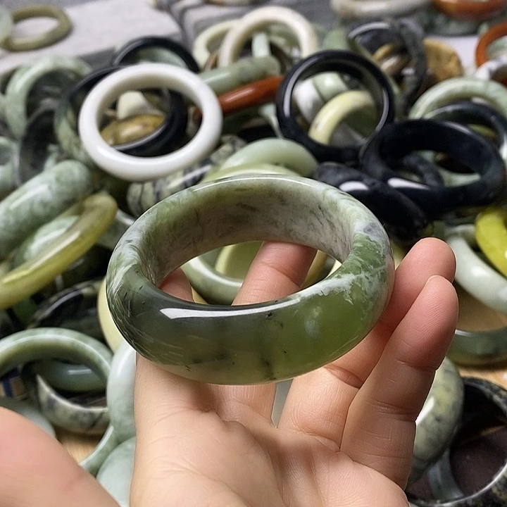 蛇纹石玉未镶嵌手镯