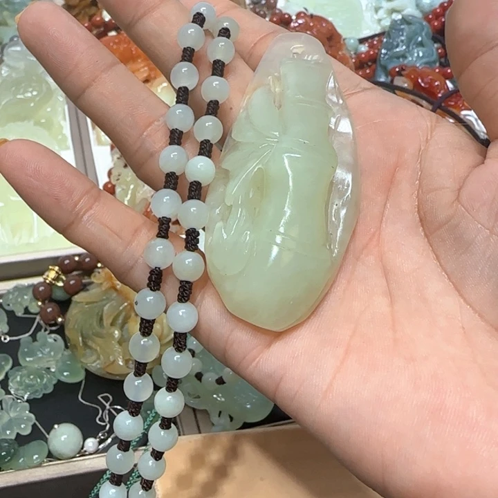 蛇纹石玉未镶嵌吊坠