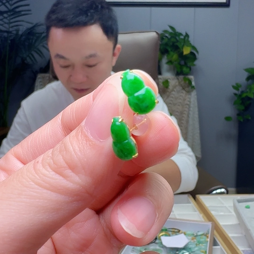 翡翠18K金镶嵌耳饰天然
