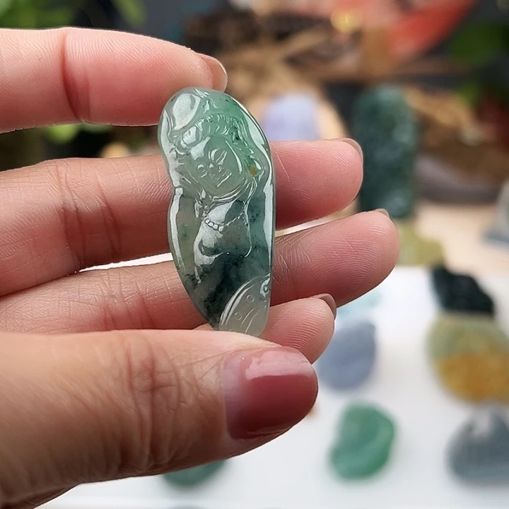 翡翠未镶嵌颈饰青衣