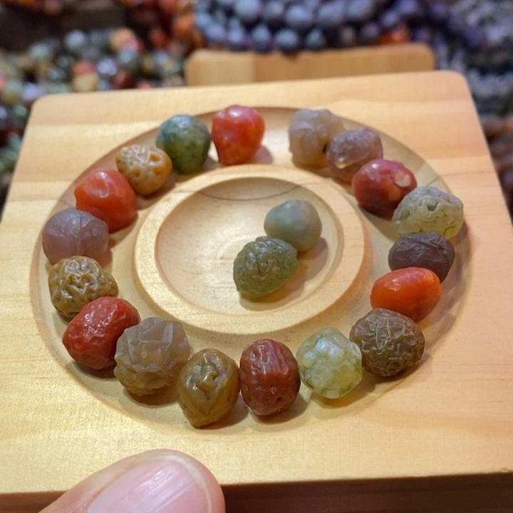 只买单纯的吊坠，没带链子，属的性质。