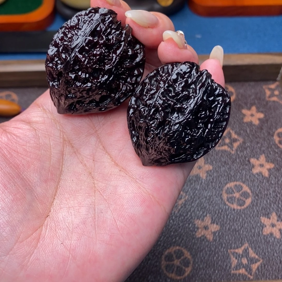 文玩核桃吊坠39金牛