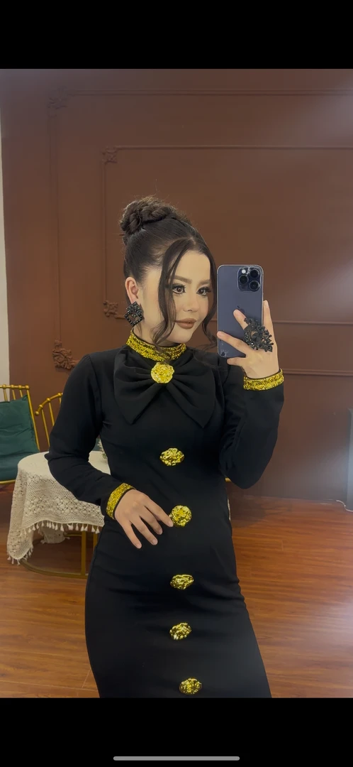 女士冬季黑色连衣裙