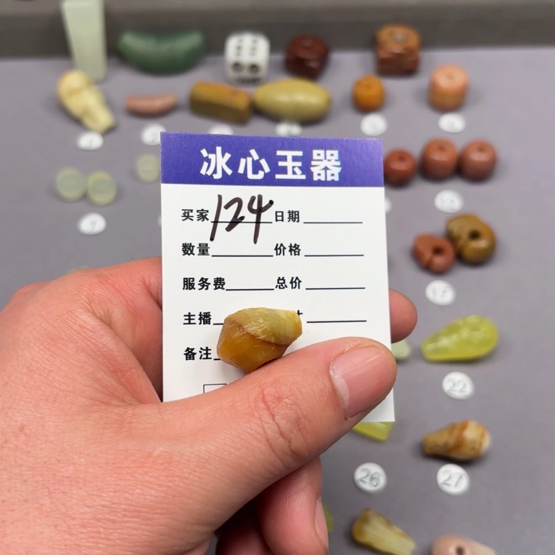 蛇纹石玉颈饰未镶嵌哈****哈