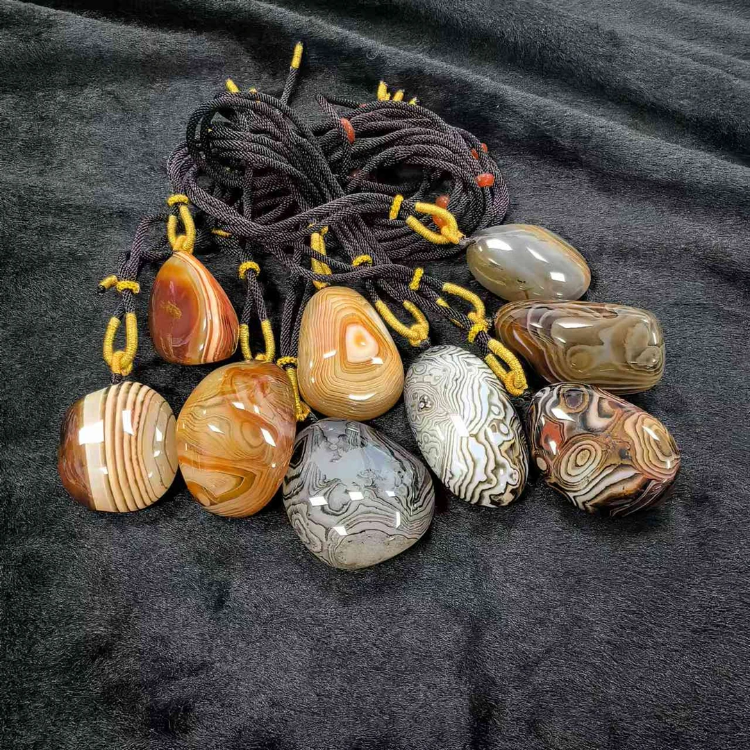 S7618【福嘟嘟】盐源玛瑙原石吊坠-配绳子-多样性只发一件