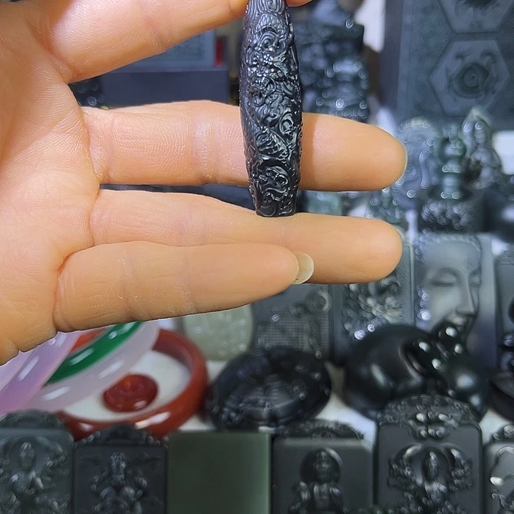 和田玉（墨玉）未镶嵌颈饰