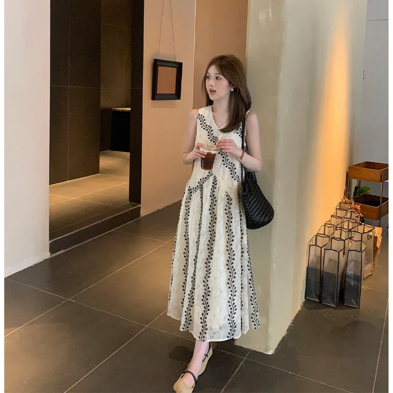 小个子吊带连衣裙夏季新款质感刺绣绣花背心无袖连衣裙
