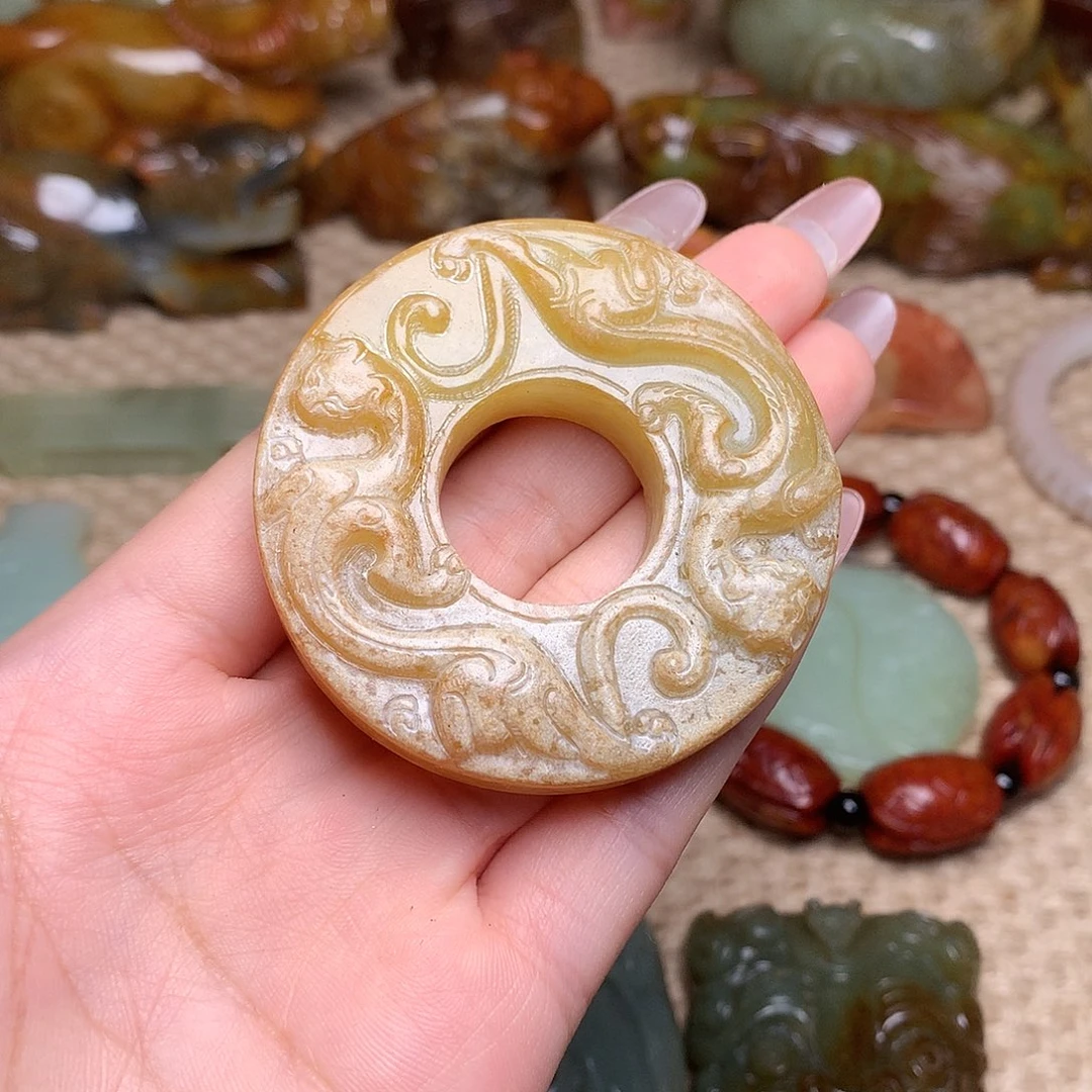 蛇纹石玉未镶嵌颈饰