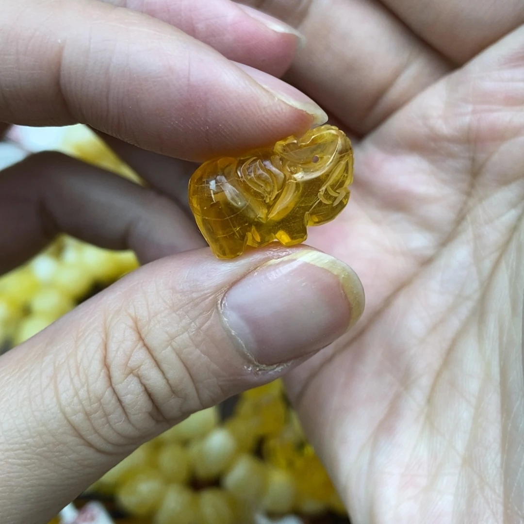 未镶嵌琥珀珠宝奇石1