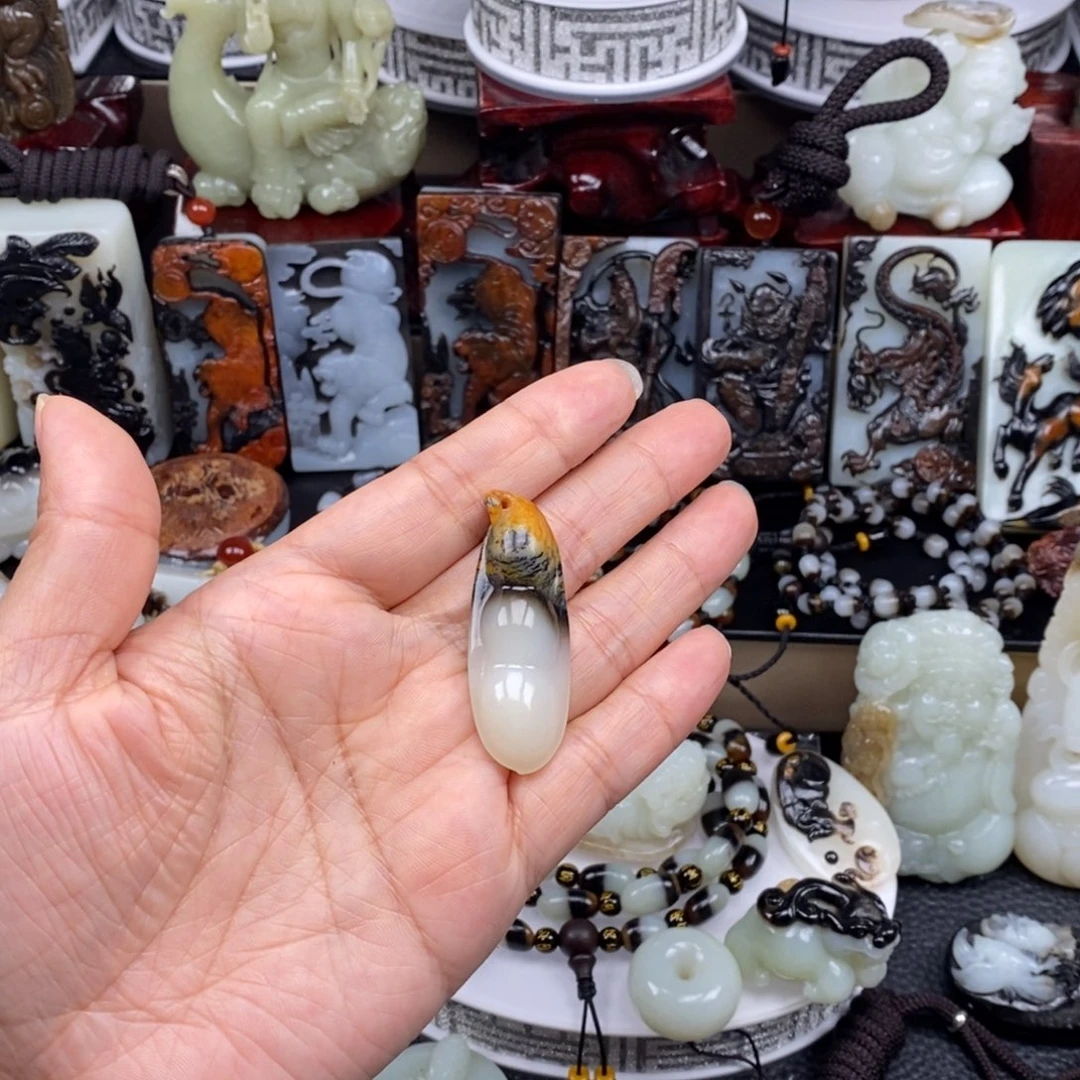 和田玉未镶嵌颈饰