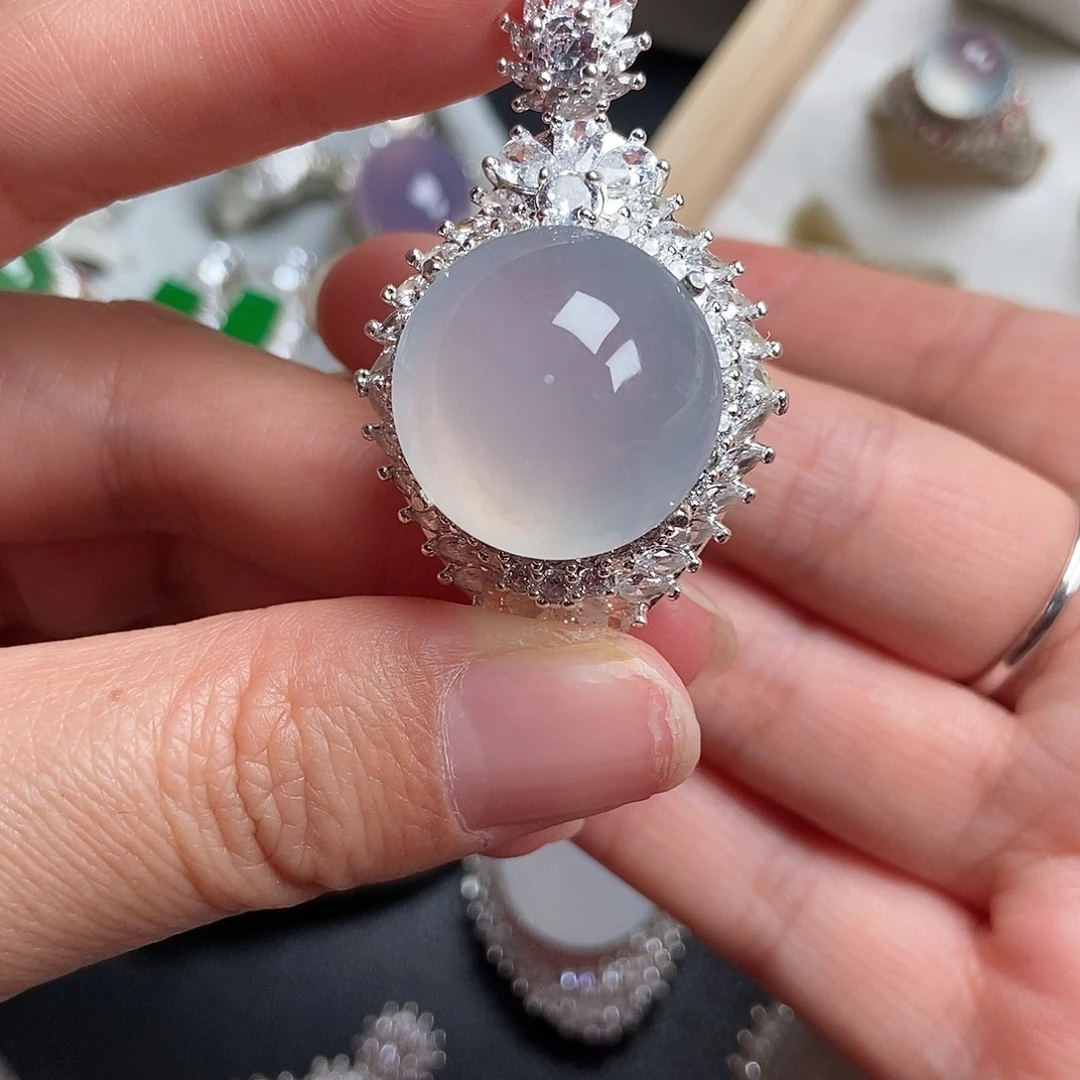 小***奶翡翠未镶嵌颈饰翡翠吊坠