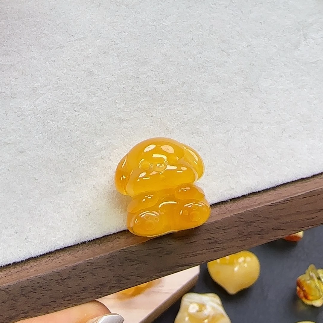 琥珀未镶嵌珠宝奇石
