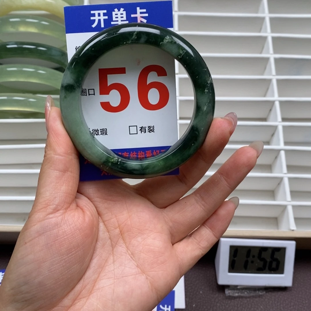 岫玉手镯未镶嵌我