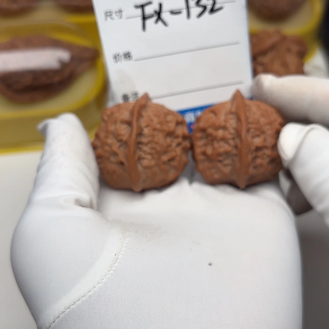 w***d吊坠文玩核桃瓷娃娃