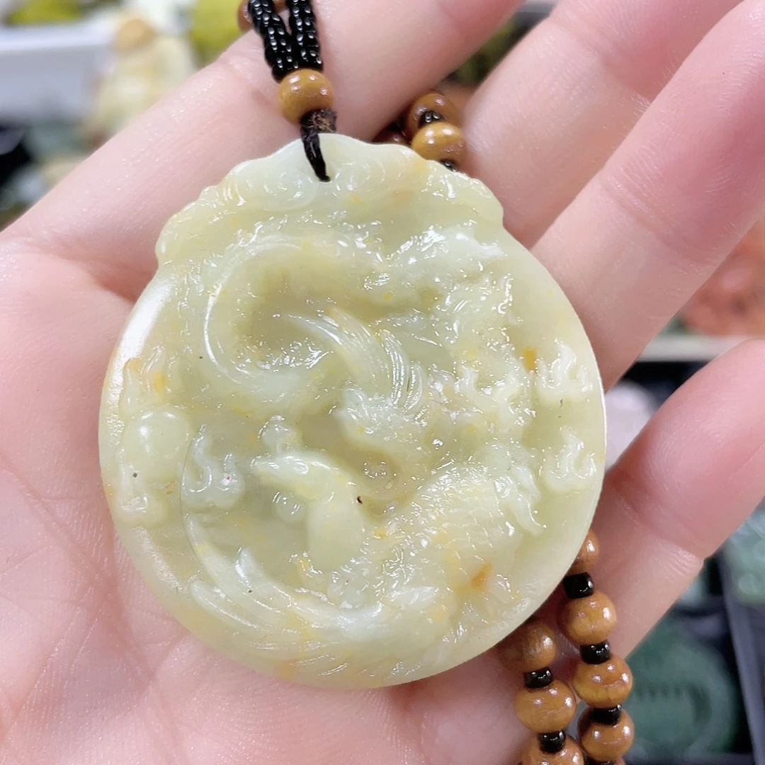 蛇纹石玉颈饰合金