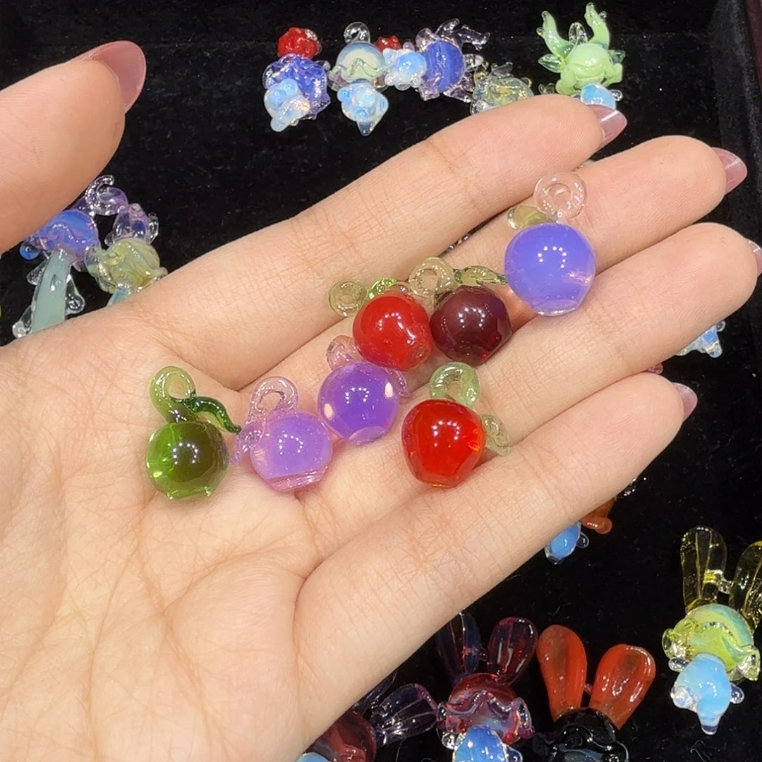 E***扰玻璃颈饰价格根据斤斤计较