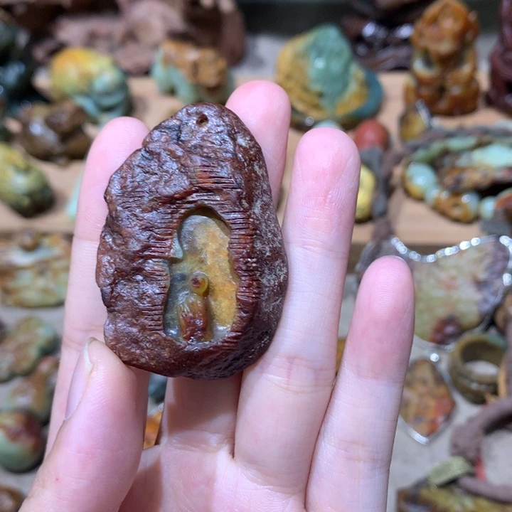 未镶嵌岫岩河磨玉（透闪石质玉）挂件