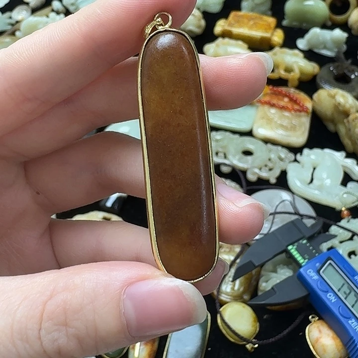 和田玉未镶嵌颈饰聚***人