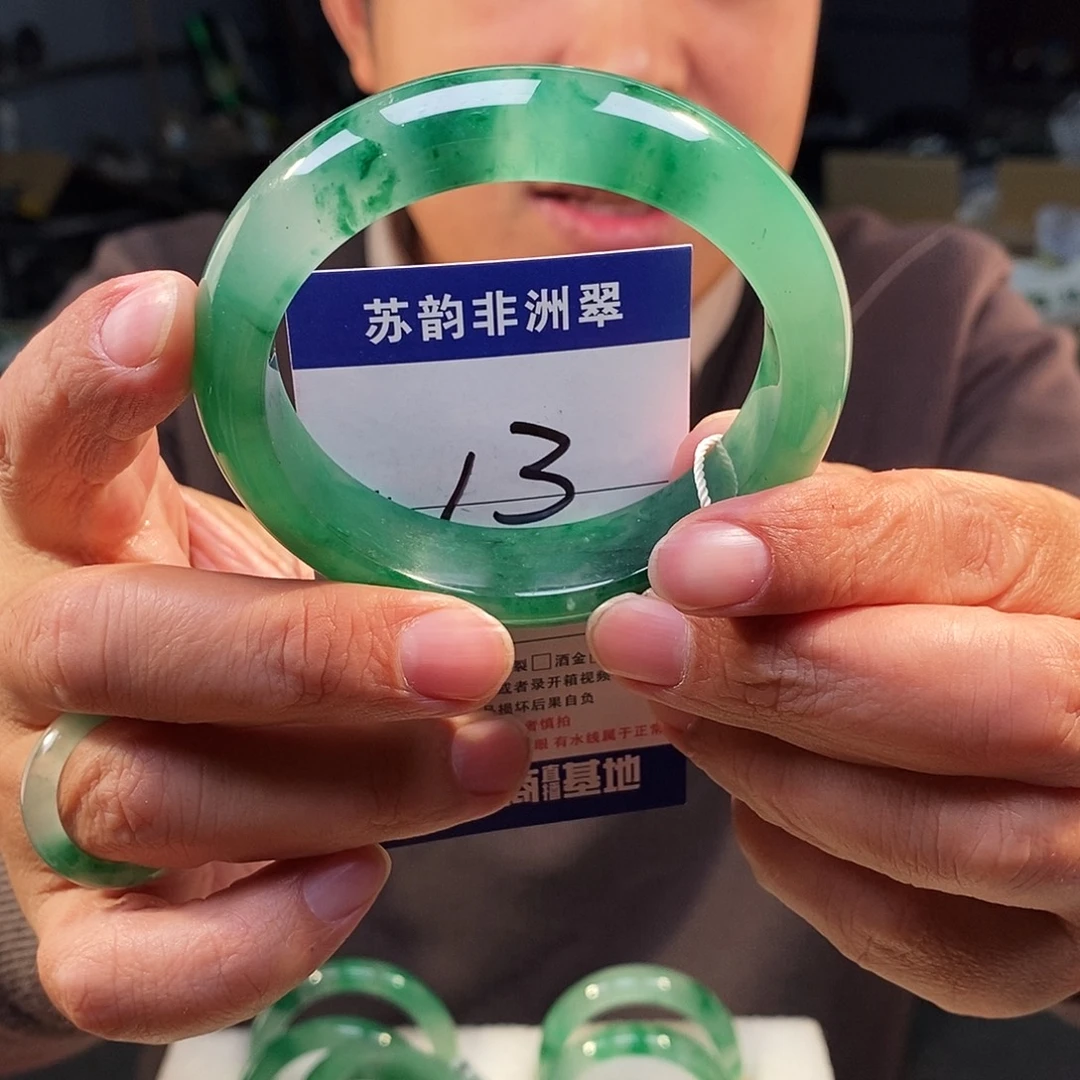 石英质玉（非洲翠）未镶嵌手镯