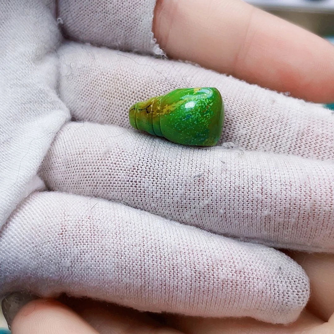 绿松石未镶嵌饰品