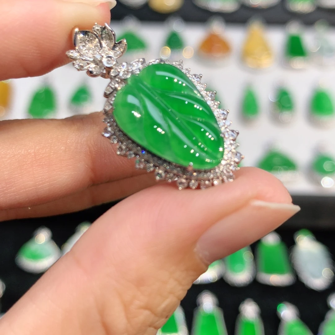 翡翠18K金镶嵌颈饰翡翠