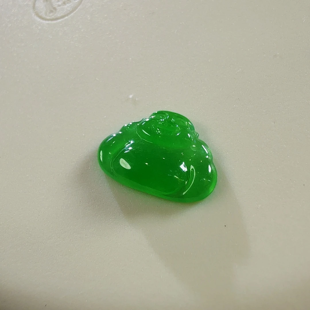 翡翠未镶嵌颈饰佛公