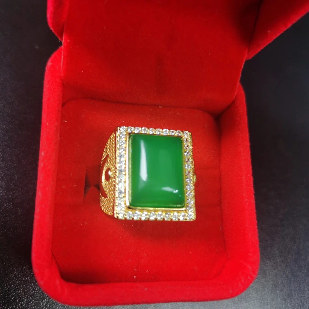 方方正正男士元宝豪华镶嵌荧光绿活口玛瑙戒指多样性发其一