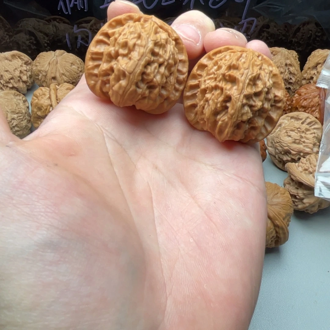 把件核桃37小白狮子