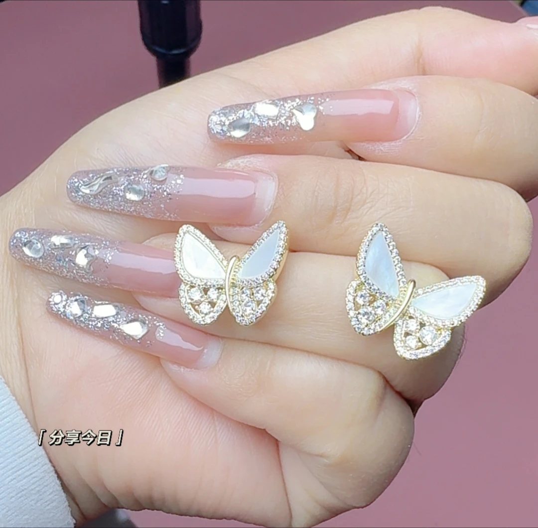 铜合金耳饰 轻奢气质高级蝴蝶带钻耳钉