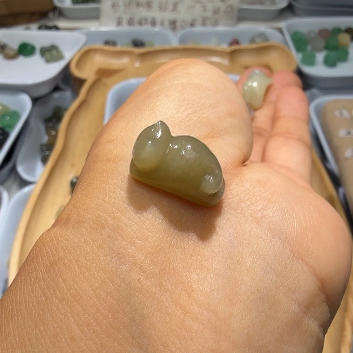 顺****和田玉未镶嵌珠宝半成品