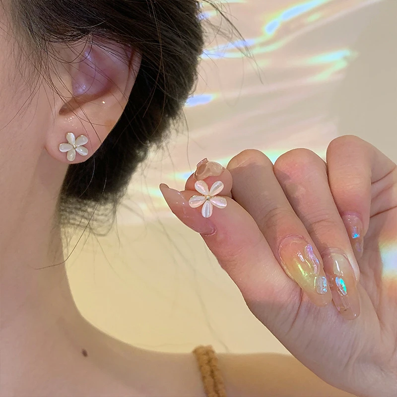 合金合成锆石耳饰 甜美气质2025年新款设计感花朵花瓣耳钉高级感