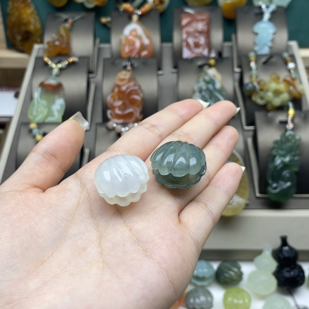 蛇纹石玉未镶嵌颈饰失**命