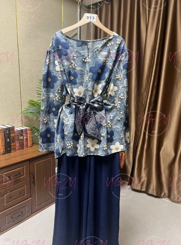 013/蓝底立体珍珠大花套装（上衣+裤子）