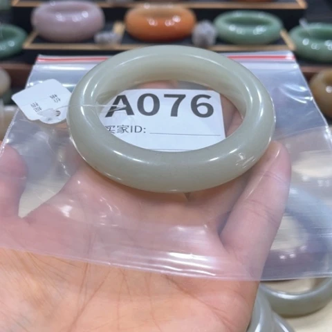 未镶嵌手镯石英质玉