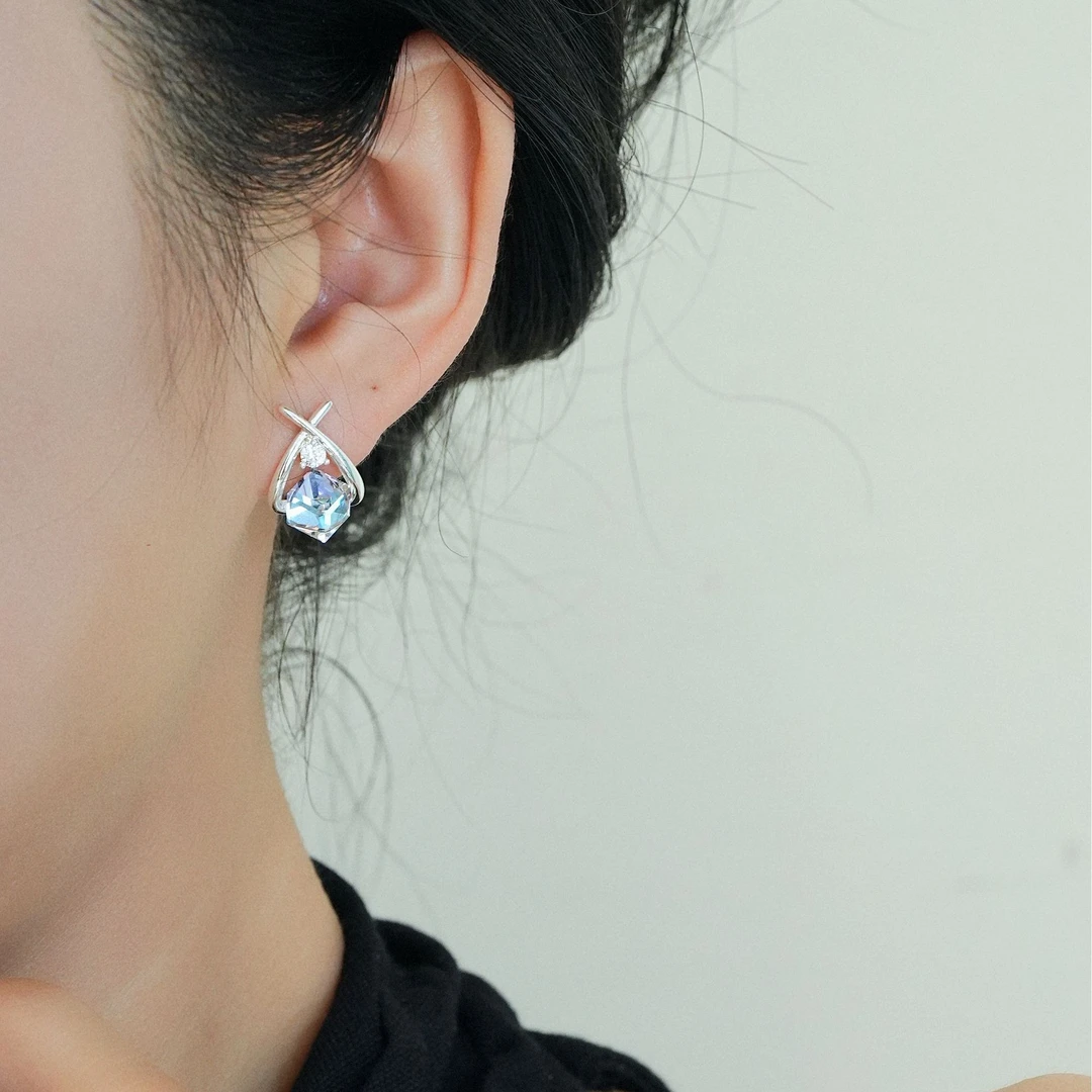 铜合金耳饰 交叉精致鱼尾蓝色耳钉轻奢高级感气质大气新款耳环女