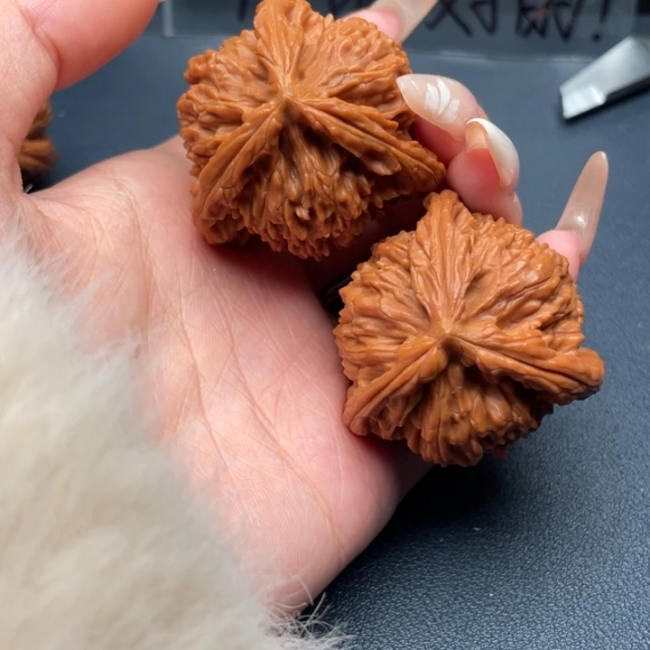 月***客文玩核桃吊坠白狮子