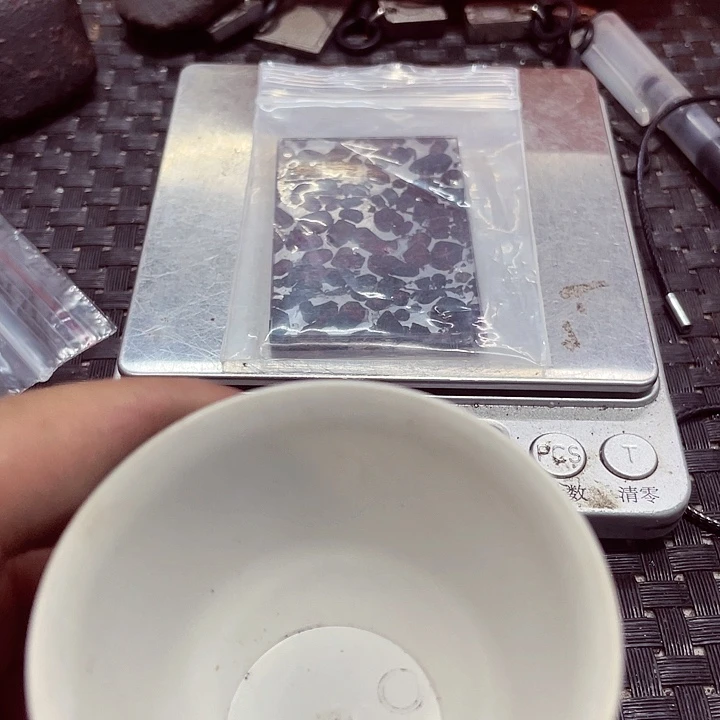 粗砂69.9克来自新疆阿勒泰。