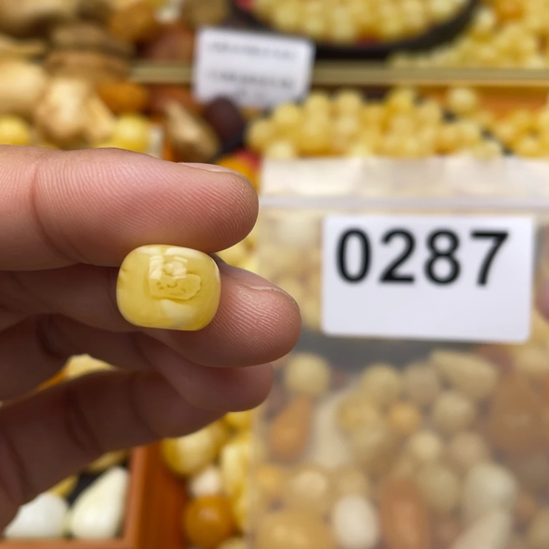 琥珀珠宝奇石未镶嵌静*悄