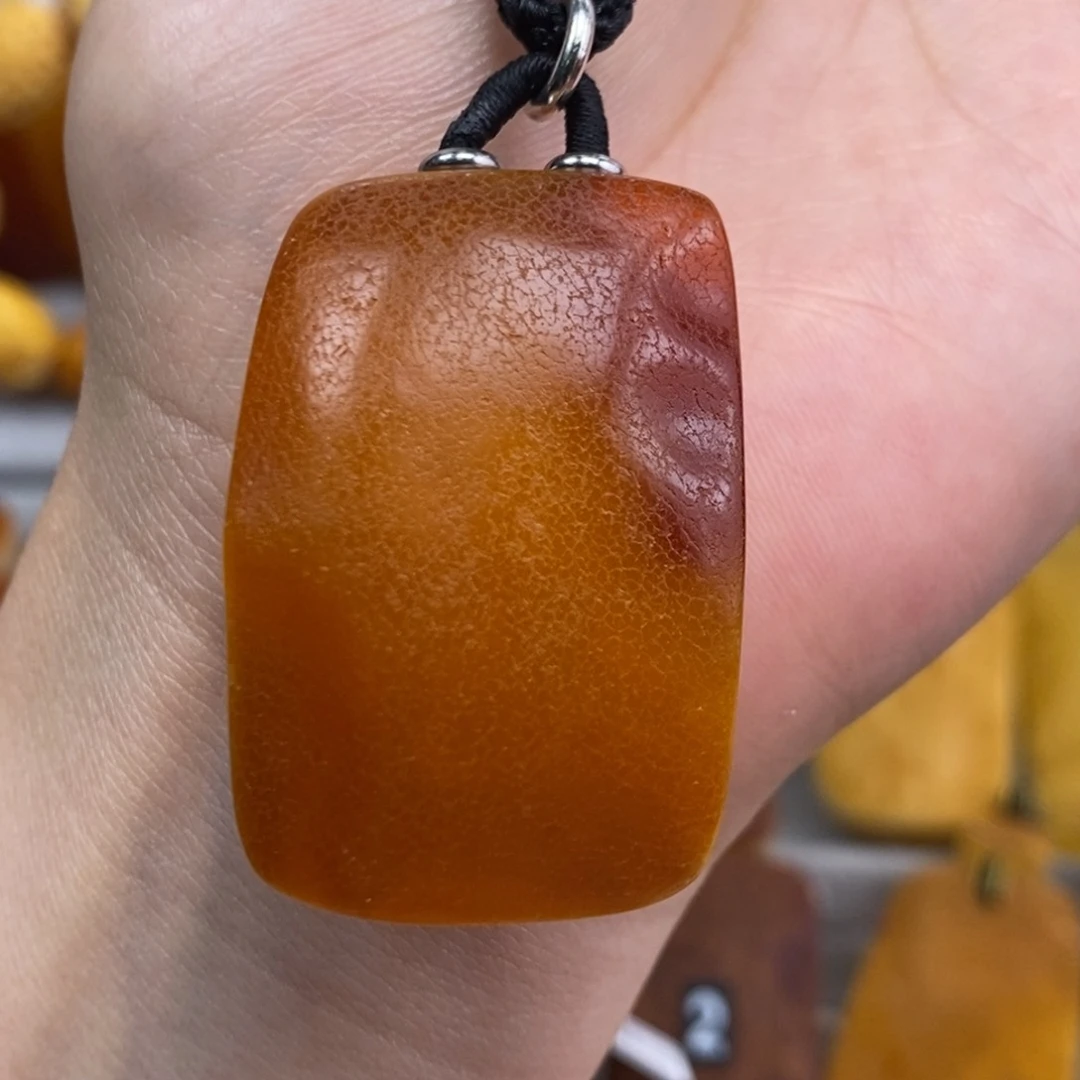 琥珀吊坠(赠链)未镶嵌