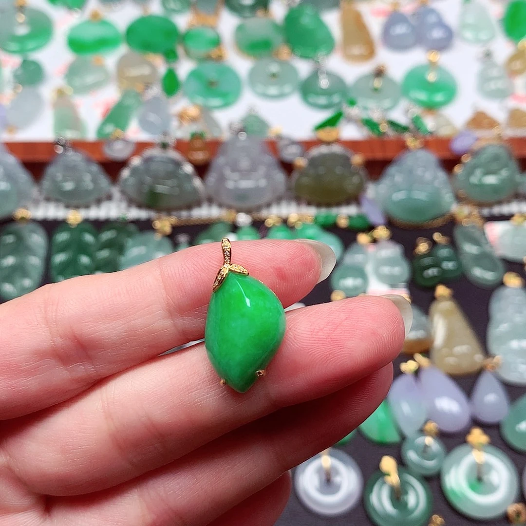 翡翠18K金镶嵌颈饰