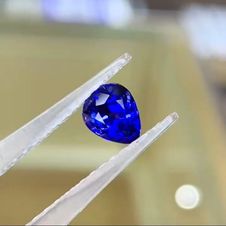 天然斯里兰卡皇家蓝 蓝宝石、1.02克拉