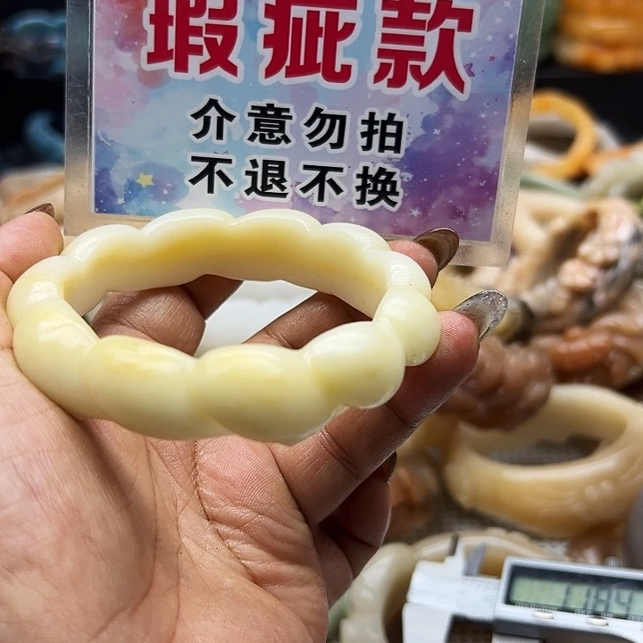 未镶嵌手镯石英岩玉