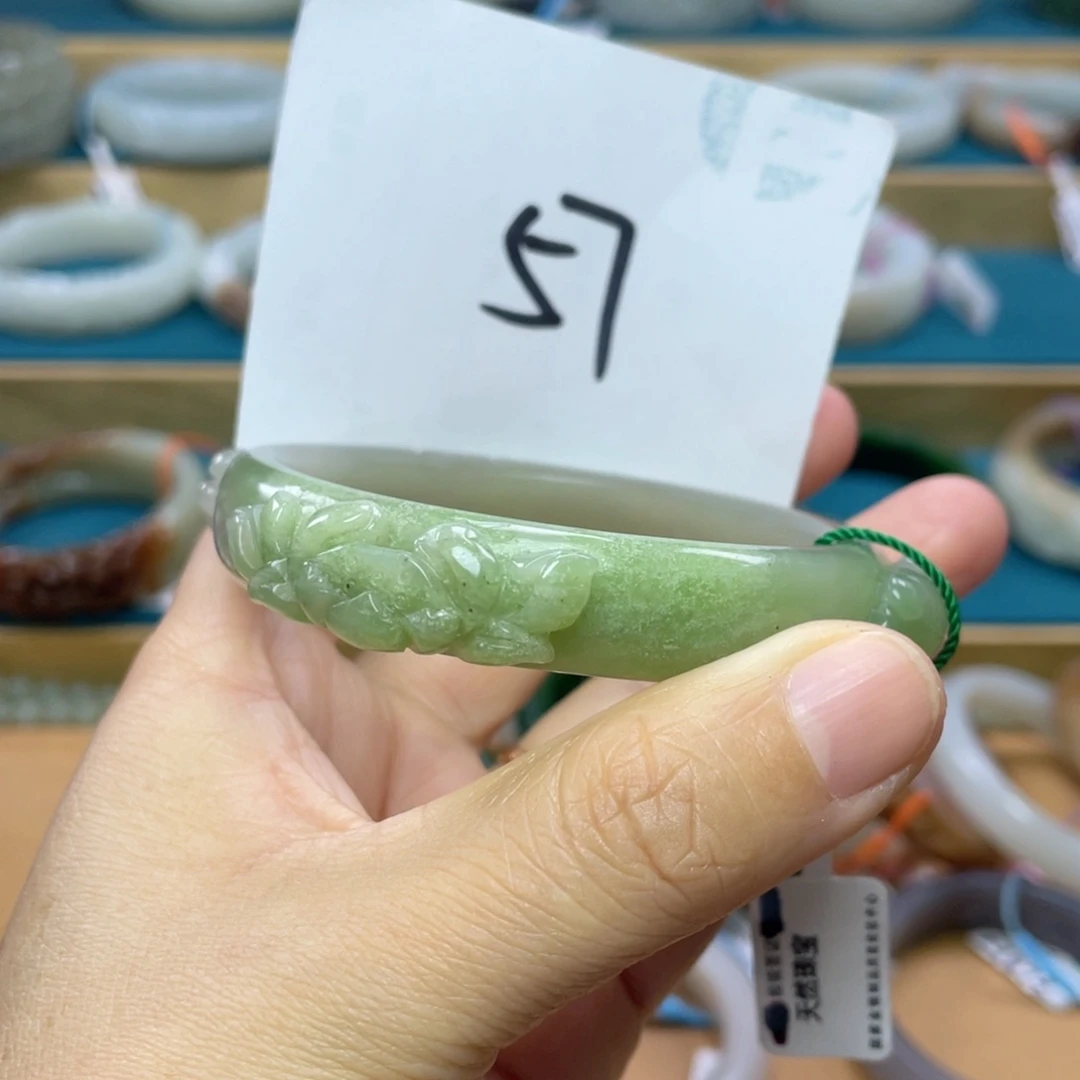 未镶嵌手镯（贵妃镯）和田玉