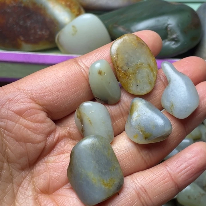 河***易和田玉未镶嵌珠宝半成品