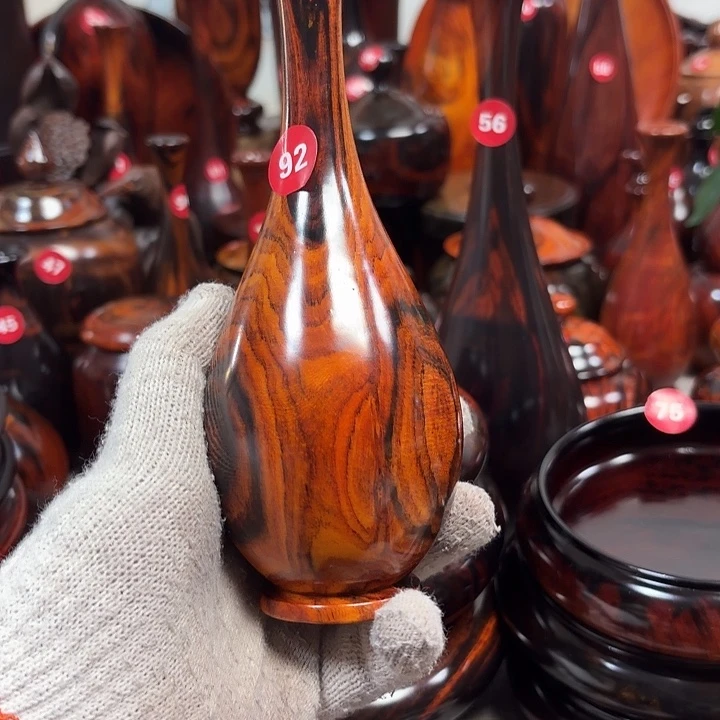 用***8木酸枝花瓶一个118＋8元运费