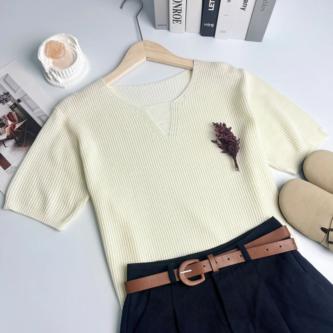 玲姐定制-设计感流苏剪刀领纯色卡通图案标微镂空针织短袖125320