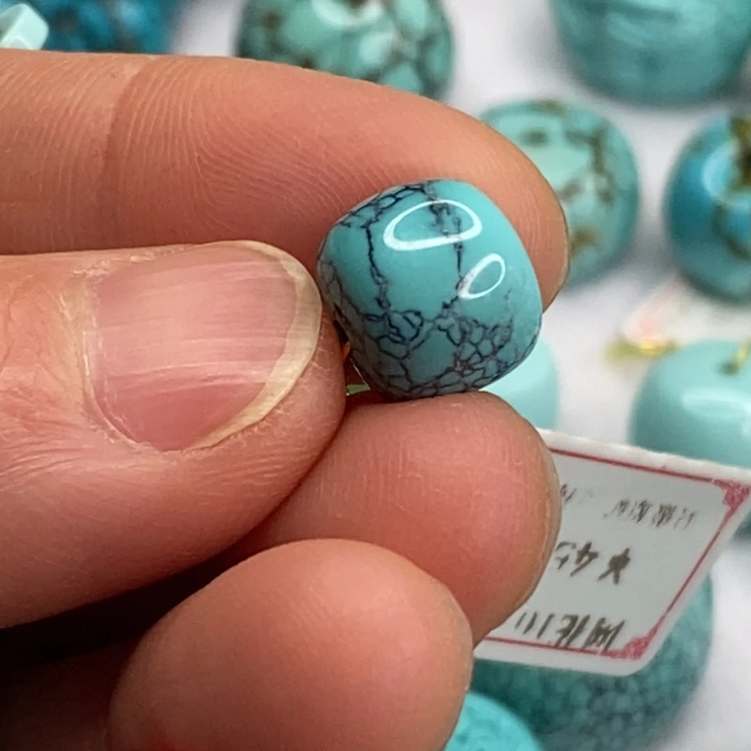 绿松石配饰未镶嵌爱***人