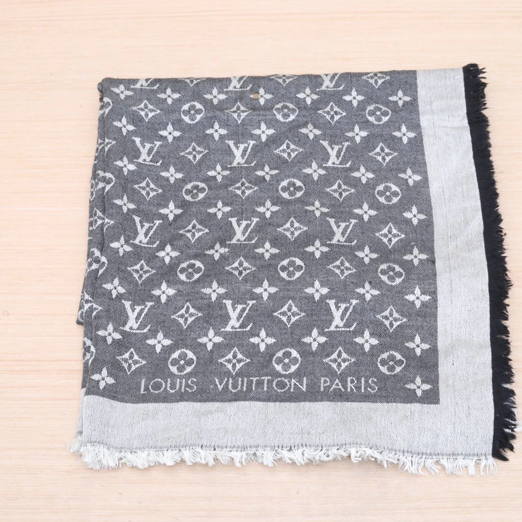 95新 LouisVuitton/路易威登 活动黑黑335263披肩 灰色