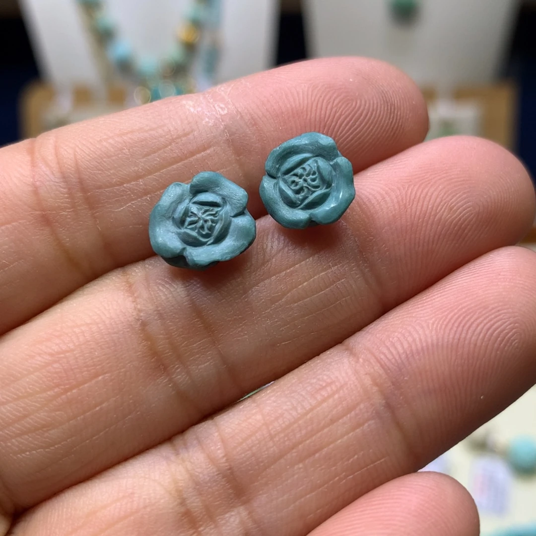 绿松石18K金镶嵌耳钉
