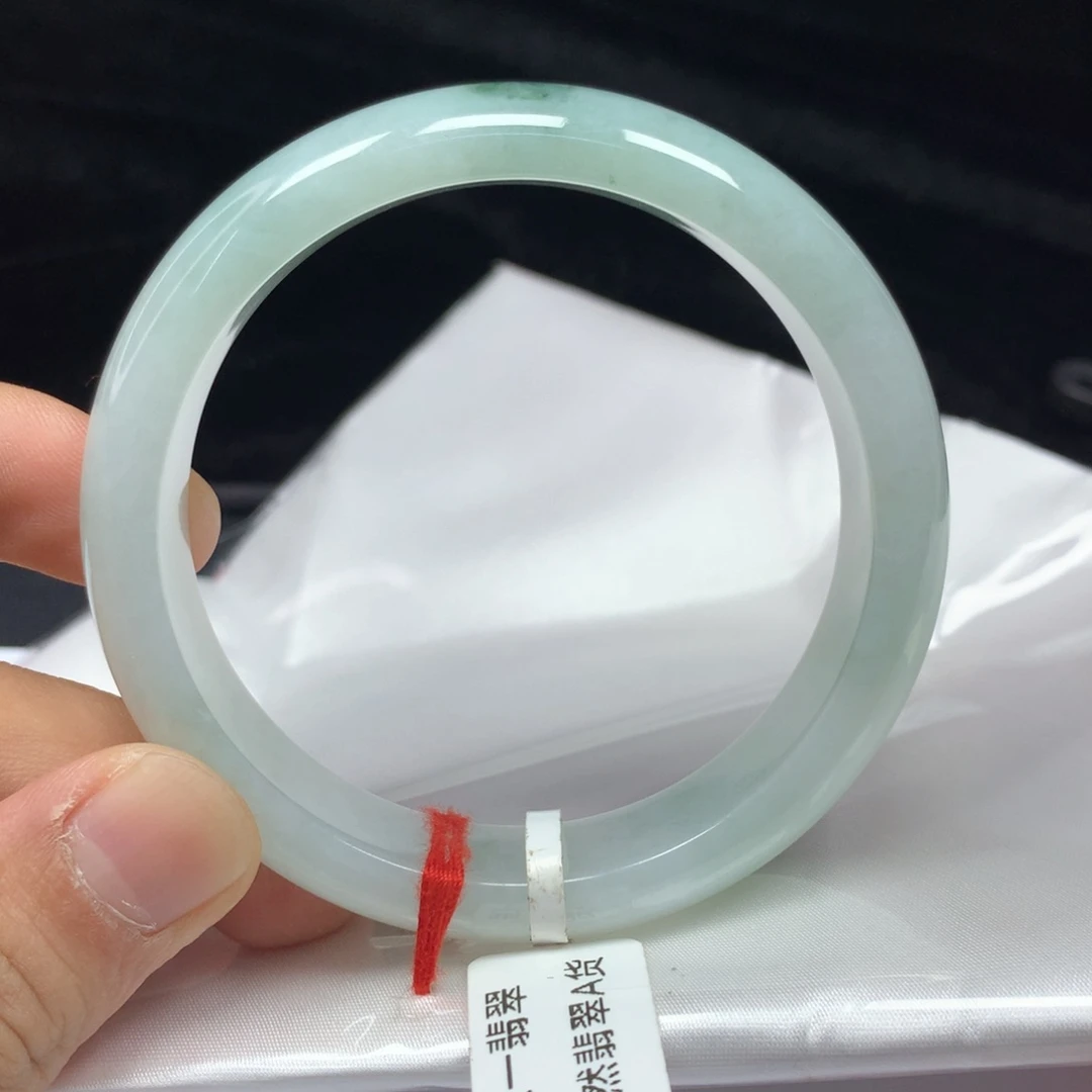 翡翠手镯（圆镯）未镶嵌57.5